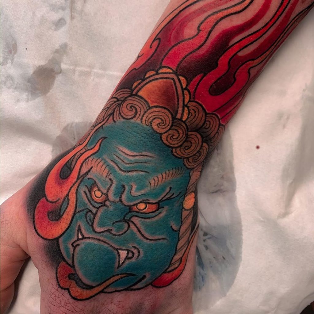 tatouage main motif japonais